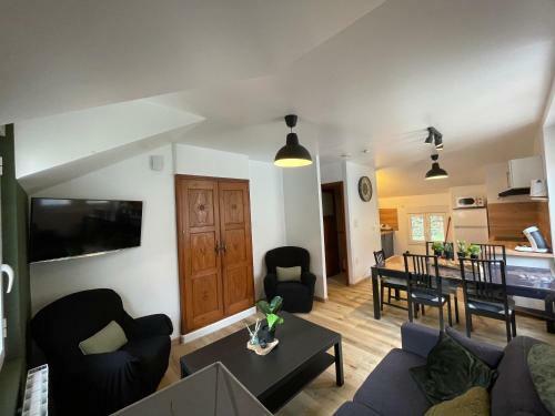 Apartamento Appart Chaleureux de 65m2 Vue Montagne, Rivi�re