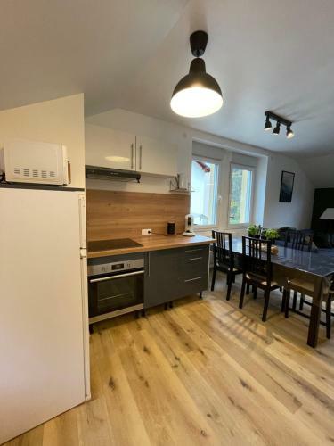 Apartamento Appart Chaleureux de 65m2 Vue Montagne, Rivi�re