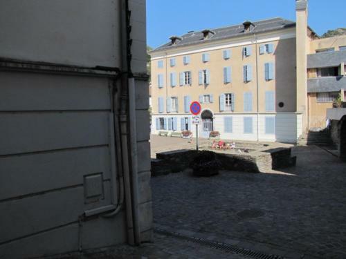 Maison De Village Dans Une Rue Calme