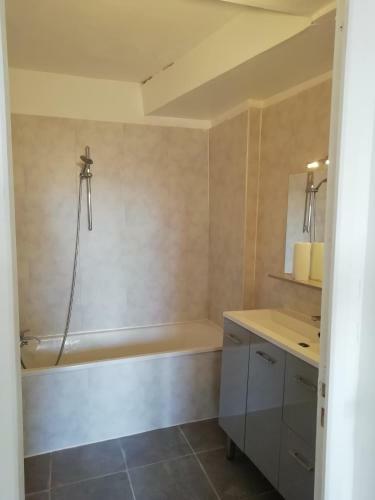 Ancienne Caserne Du Ch�teau