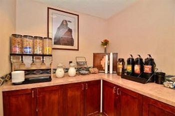 Hotel Americas Best Value Inn & Suites - North Albuquerque