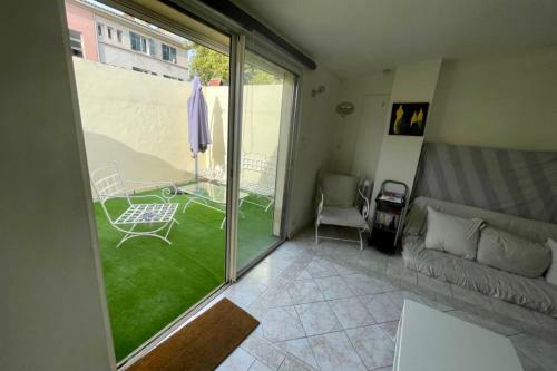Nice House With Small Private Courtyard