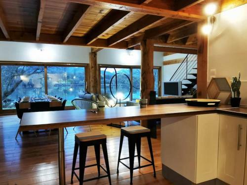 Cottage Les Pyr�n�es Au Bord De L'eau