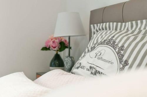 Instant Fleury: Maison De Caract�re, Jardin Secret