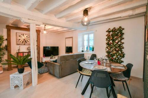 Instant Fleury: Maison De Caract�re, Jardin Secret