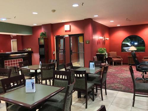 Americinn Hotel And Suites