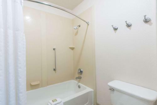 Americinn Hotel And Suites