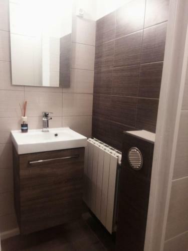 Apartamento Charmant Studio Climatis� � 300m Du Port. Refait � Neuf.