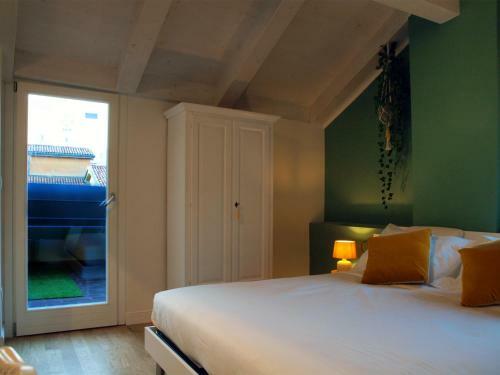 Hostal Cosmopolitan Central Rooms