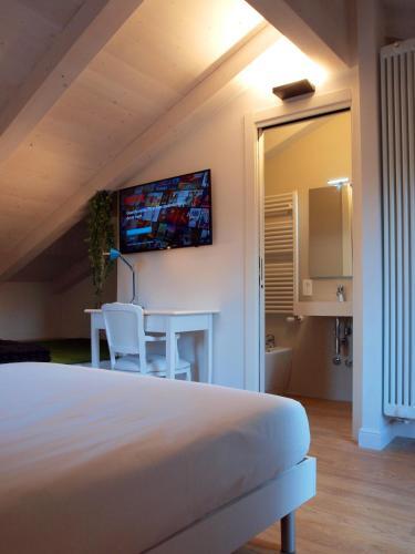 Hostal Cosmopolitan Central Rooms
