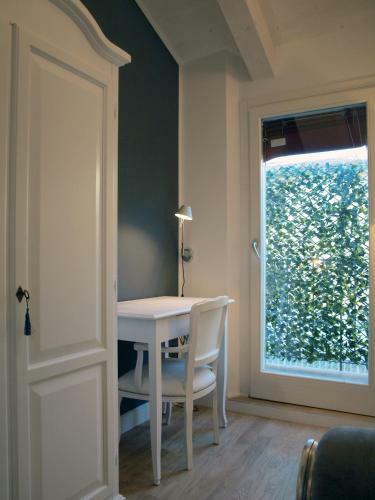 Hostal Cosmopolitan Central Rooms