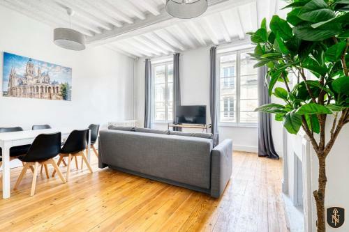 Large Apartment For 6 People In Bayeux