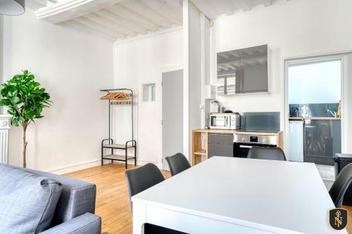 Large Apartment For 6 People In Bayeux