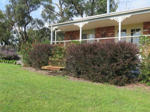 Bed & Breakfast Honeyeater Cottage