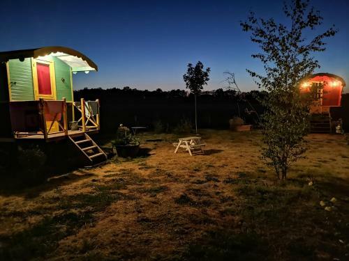Bed & Breakfast La Roulotte Magic ! Des Grillots