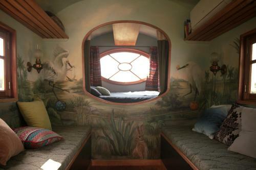 Bed & Breakfast La Roulotte Des Grillots