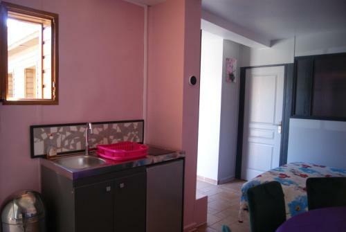 Gite De Rose Blanche