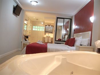 Copacabana Hotel And Suites