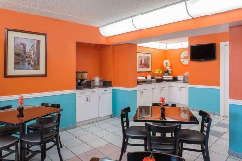 Hotel Howard Johnson Inn