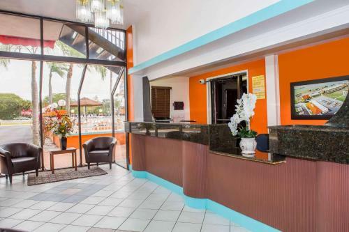 Hotel Howard Johnson Inn