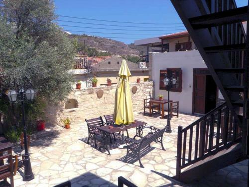 Romios Apartments