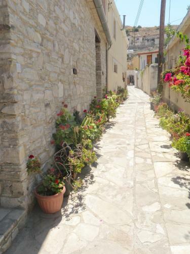 Romios Apartments