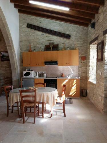 Romios Apartments