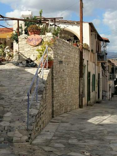 Romios Apartments