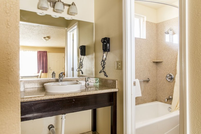 Motel San Luis Inn And Suites