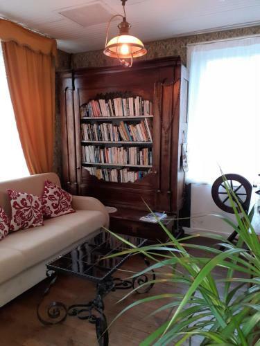Maison De Campagne En Bordure De For�t