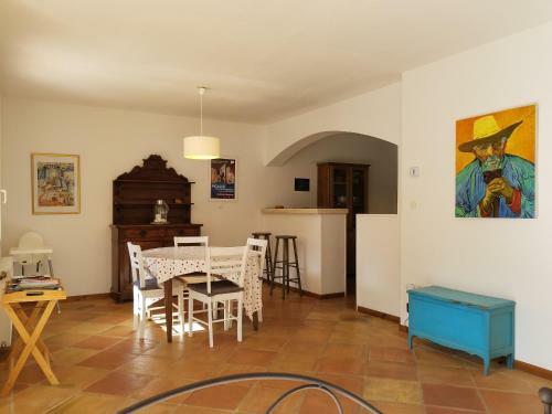 Entre N�mes Et Arles