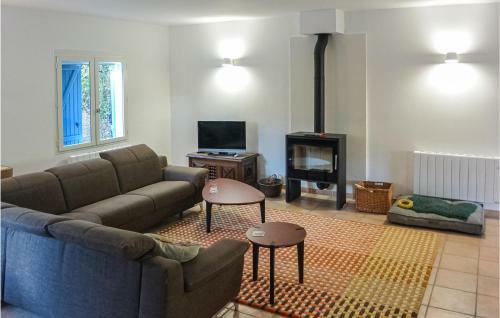 Awesome Home In Berlou With 2 Bedrooms