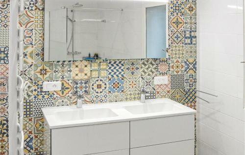 Awesome Home In Berlou With 2 Bedrooms