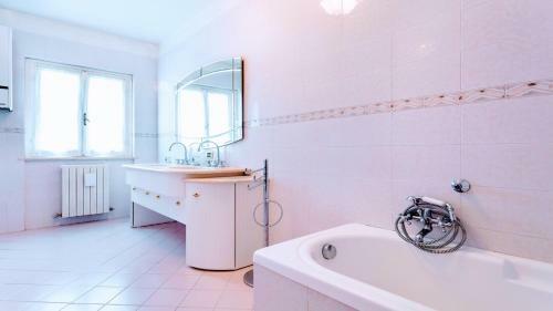 Villa Vallocchia - Sleeps 18 Exclusive Poolgrounds 6
