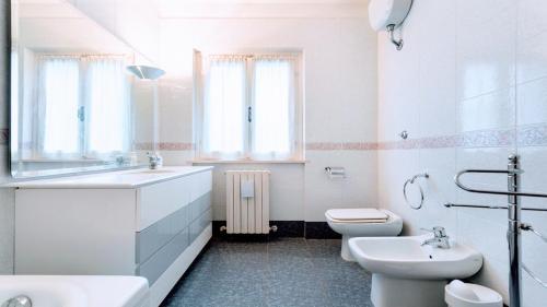 Villa Vallocchia - Sleeps 18 Exclusive Poolgrounds 6
