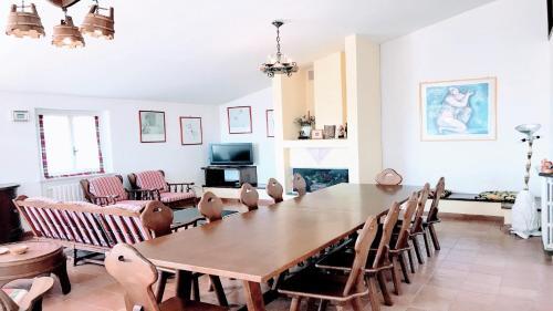 Villa Vallocchia - Sleeps 18 Exclusive Poolgrounds 5