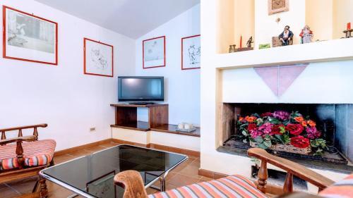 Villa Vallocchia - Sleeps 18 Exclusive Poolgrounds 3