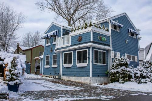 Footbridge Beach Motel