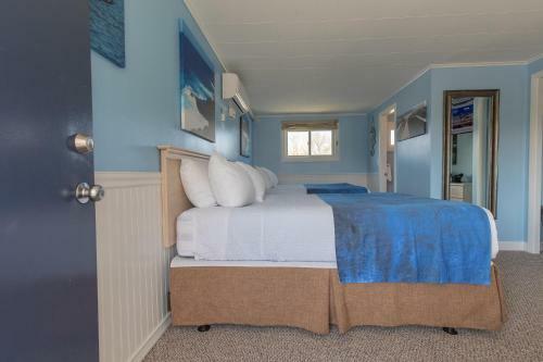 Footbridge Beach Motel
