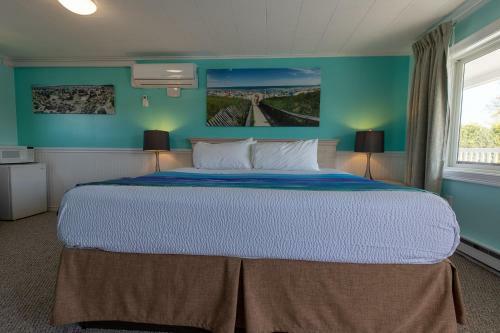 Footbridge Beach Motel