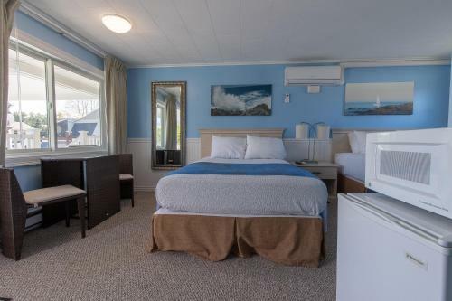 Footbridge Beach Motel