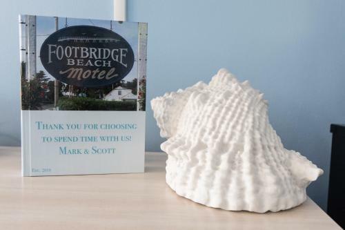 Footbridge Beach Motel