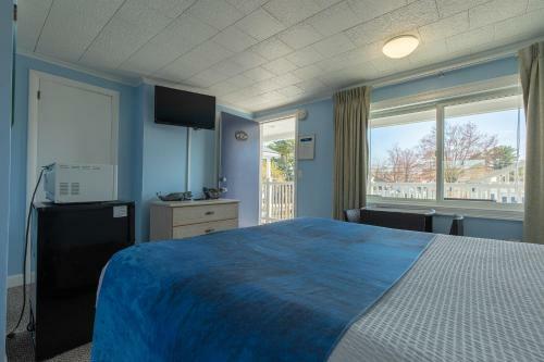 Footbridge Beach Motel