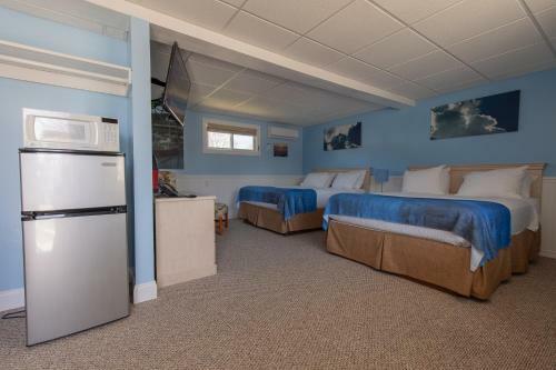 Footbridge Beach Motel