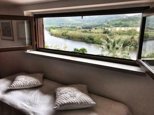 Bosa Apartments "attic On The River"