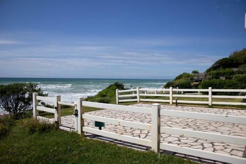 Apartamento Guestready - L'uhabia Beachfront Retreat With Parking Access!