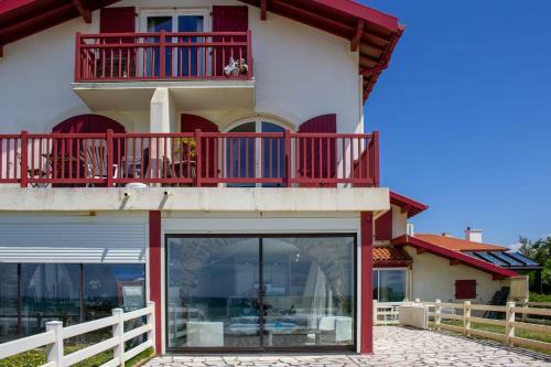 Apartamento Guestready - L'uhabia Beachfront Retreat With Parking Access!