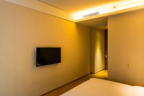 Ji Hotel Zhaojiabang Road