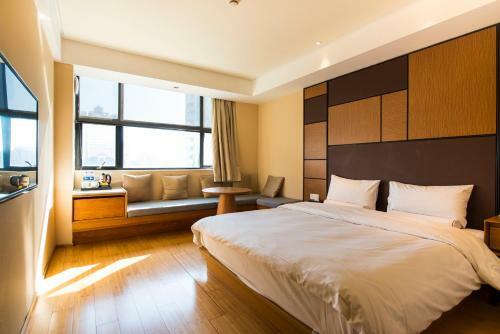 Ji Hotel Zhaojiabang Road