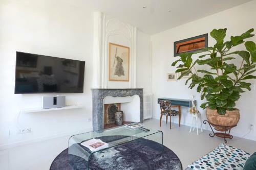 Beautiful Art Lovers Apartment
